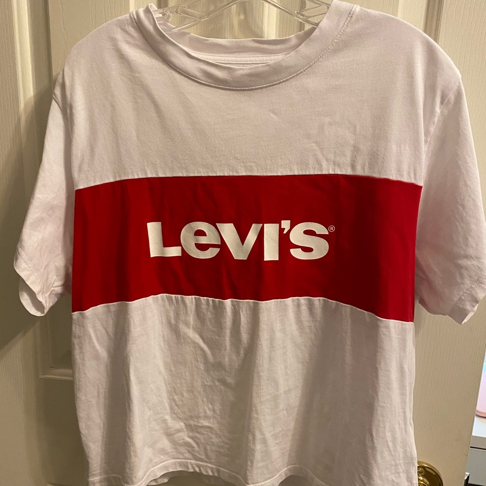**SOLD** levi’s graphic tee
